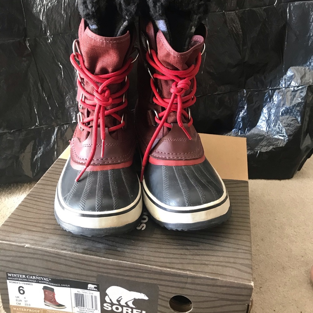 SOREL winter Carnival boots (95% New)